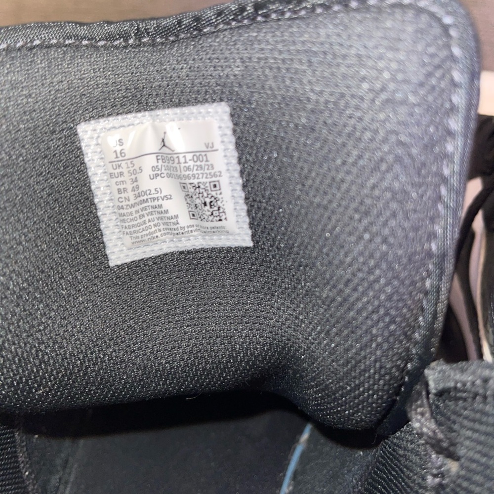 Nike Black and White High-Top Jordan 1 Sneakers with Crackle Pattern - Picture 6 of 6